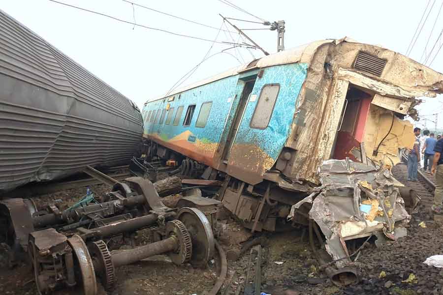 Pictures of Odisha Train accident tragedy with bodies lying around rail line.