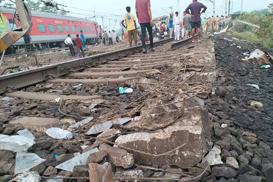 Pictures of Odisha Train accident tragedy with bodies lying around rail line.