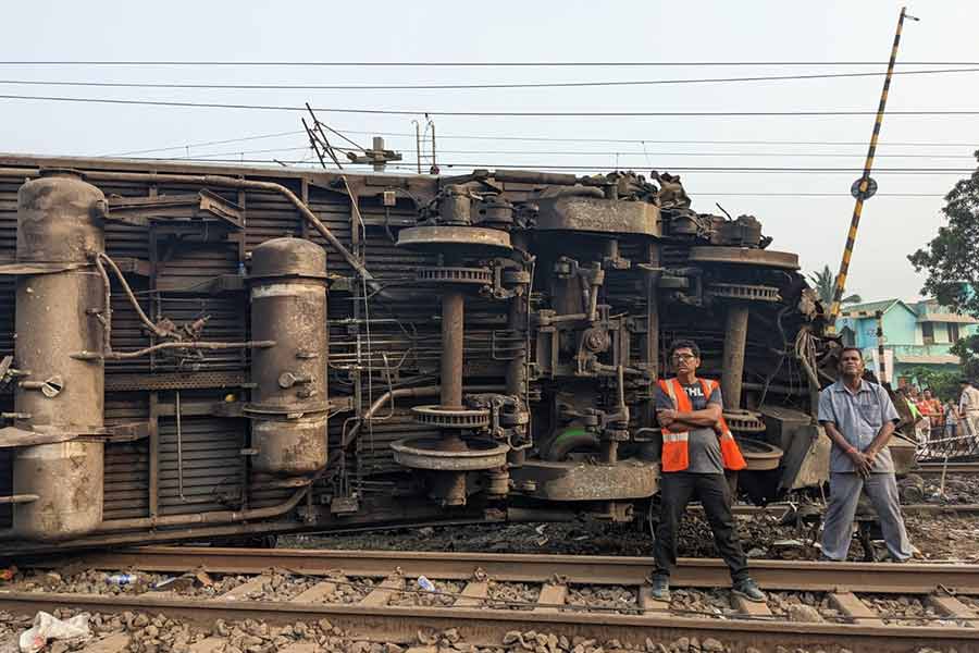 Pictures of Odisha Train accident tragedy with bodies lying around rail line.