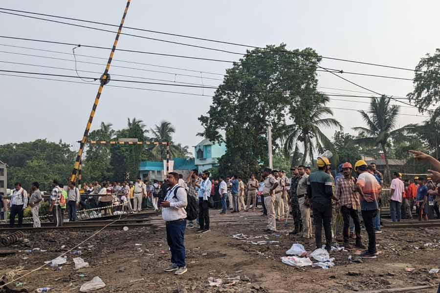 Pictures of Odisha Train accident tragedy with bodies lying around rail line.