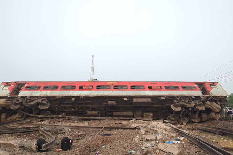 image of train accident 