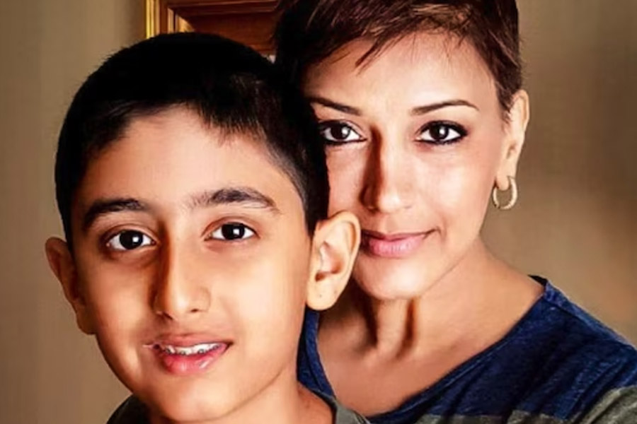 Picture Of Sonali Bendre And her son