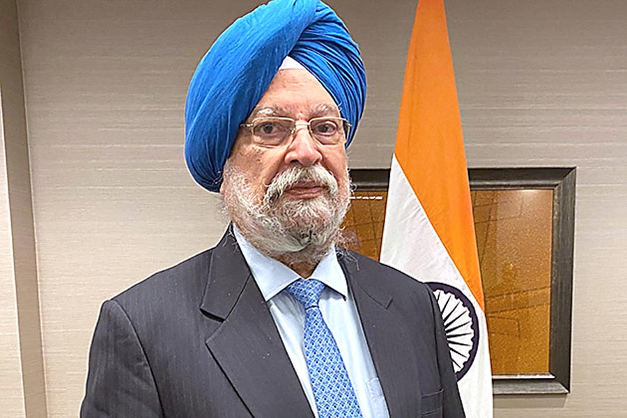 ব্যতিক্রম: হরদীপ সিংহ পুরী।