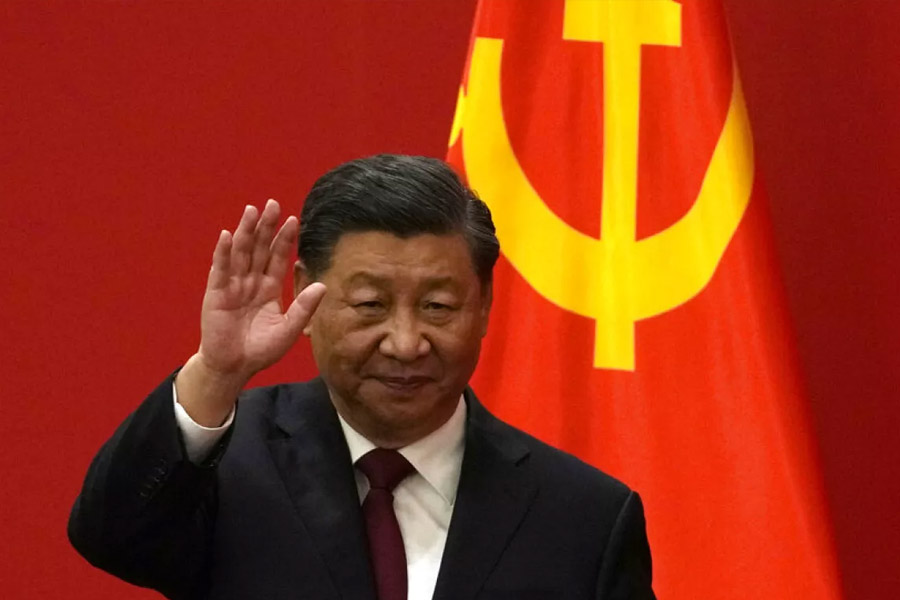 বেজিংকে ‘আরাম’ দিতে চাইছে চিনের শি জিংপিং সরকার। আর সেই কারণে নতুন এক অত্যাধুনিক শহর বানানোর কাজে ছ’বছর আগেই হাত লাগিয়েছিল চিন। কিন্তু ছ’বছর পেরিয়েও এখনও ইট, কাঠ, পাথরে ভর্তি নির্মাণস্থল হয়েই রয়ে গিয়েছে চিনের ‘স্বপ্ননগরী’ জিয়োংয়ান।