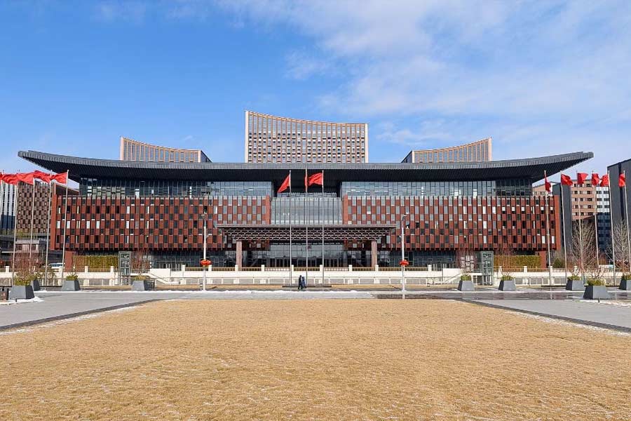 আন্তর্জাতিক বিশেষজ্ঞদের একাংশের মতে, জিয়োংয়ান তৈরির ধীরগতিই প্রমাণ করে, চিনের অর্থনীতি ভারসাম্য হারাচ্ছে। আর তা লুকিয়ে রাখতেই নাকি ‘শ্রেষ্ঠ’ হওয়ার বুলি আওড়ায় চিন।