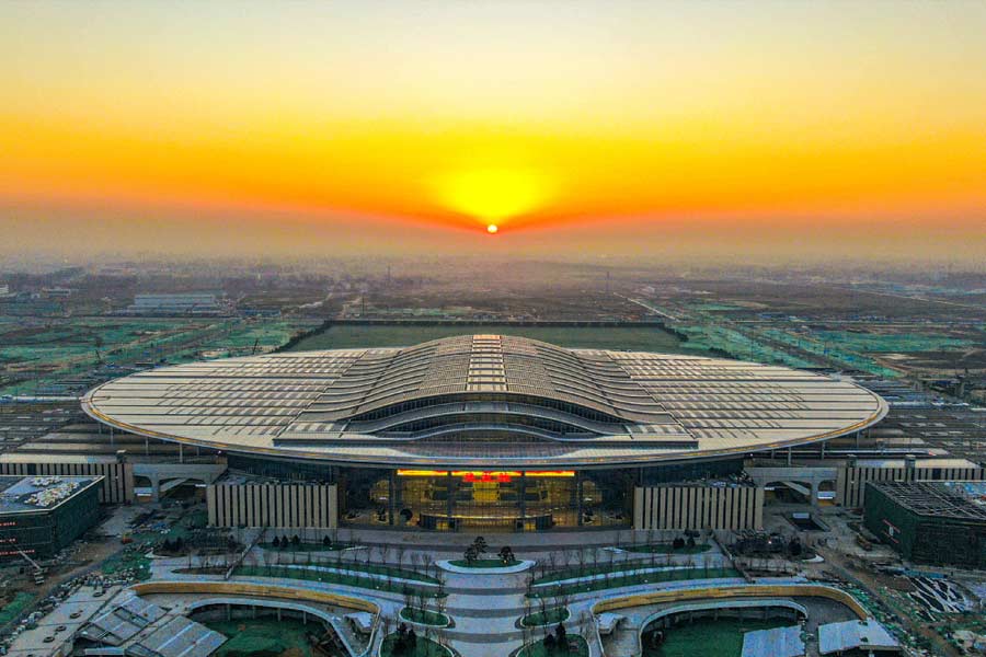 সরকারের তরফে এই শহর তৈরির কথা জানানোর পর এ-ও জানানো হয়েছিল, এই শহর এতটাই উন্নত হবে যে, সেখানে চালকবিহীন বৈদ্যুতিক বাস থাকবে। থাকবে বড় বড় অত্যাধুনিক ইমারত, রাস্তা, শপিং মল।