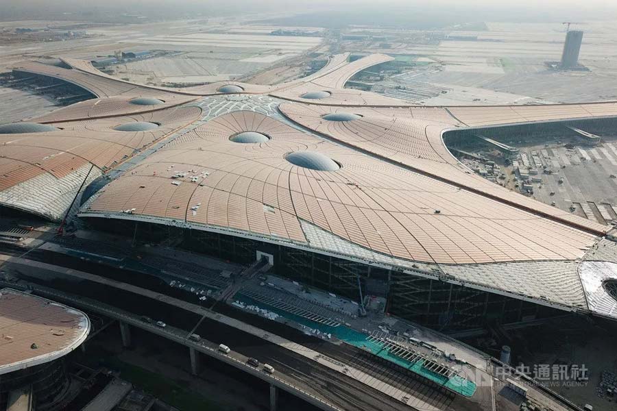 পাশাপাশি শি নাকি এ-ও চান যে, তথ্যপ্রযুক্তি সংস্থাগুলি তাঁদের নতুন অফিস পার্ল রিভার ডেল্টার বদলে জিয়োংয়ান তৈরি করুক। ফলে পার্ল রিভার ডেল্টার উপরও চাপ কমবে।