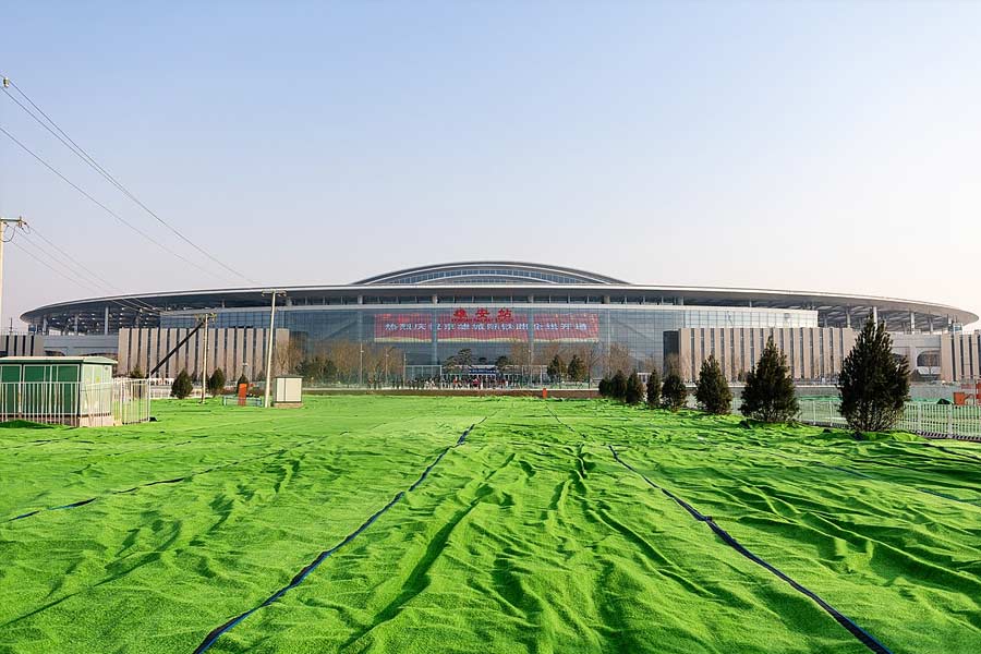 চিনা সংবাদমাধ্যম সূত্রে জানা গিয়েছে, ‘স্বপ্ননগরী’ তৈরিতে ইতিমধ্যেই ৭৮০০ কোটি ডলার খরচ করেছে সে দেশের সরকার। তবে তা দিয়ে নাকি অর্ধেক কাজও শেষ হয়নি।