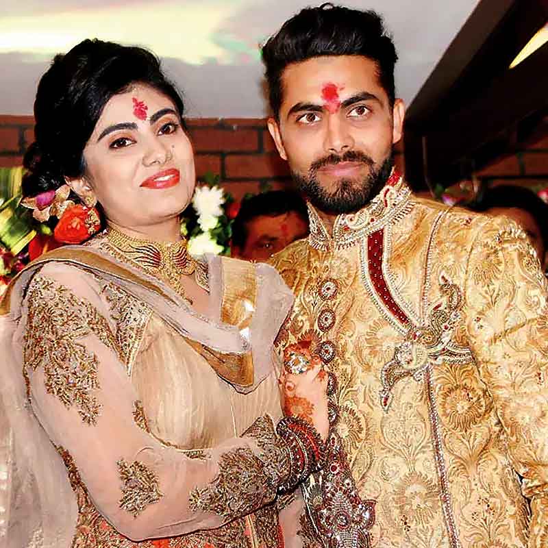 ২০১৬ সালের ৫ ফেব্রুয়ারি বাগ্‌দান পর্ব সারেন রবীন্দ্র এবং রিভাবা। আংটিবদল হওয়ার দু’মাস পর ওই বছরের ১৭ এপ্রিল গাঁটছড়া বাঁধেন তাঁরা।