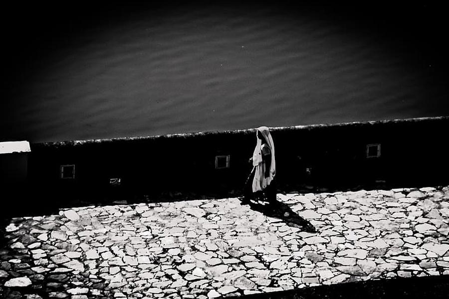 Representational picture of loneliness