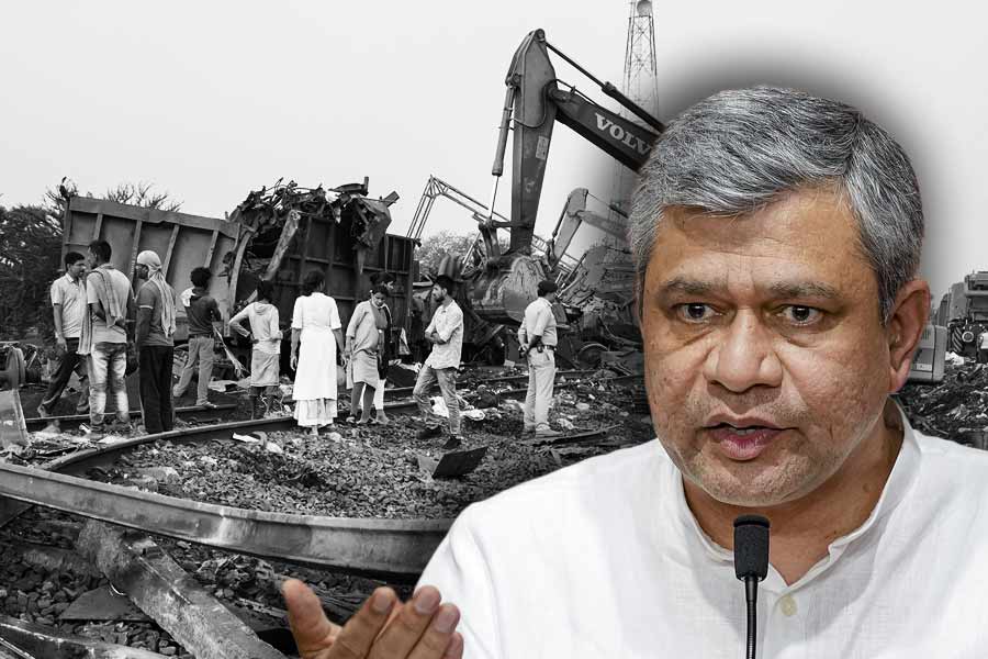 Rail Minister Ashwini Vaishnaw speaks up on Coromandel Accident in Kolkata.
