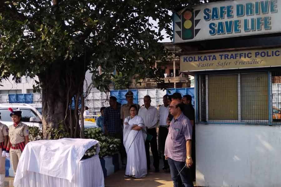 CM Mamata Banerjee paid homage to the passengers who were died in Coromandel Express accident