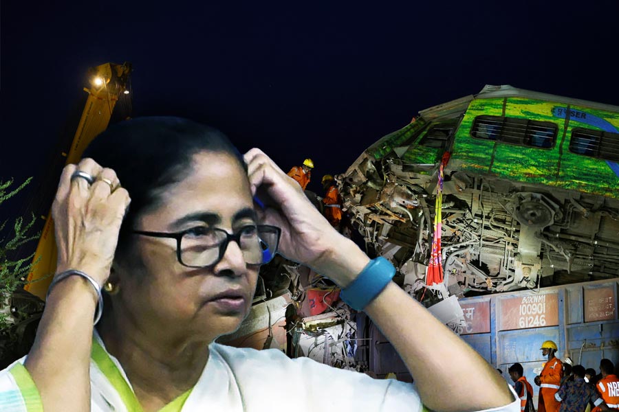 Mamata Banerjee will visit Odisha on Tuesday to supervise the health measurements of wounded people