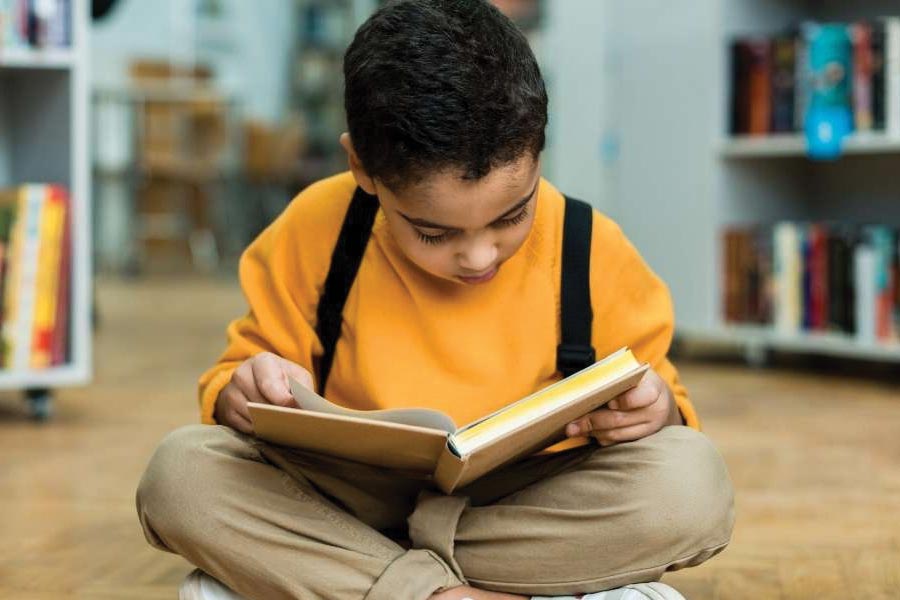 কখনও ছোটদের ছড়ায় ফুটে ওঠে মহামারির চিত্র, কখনও বা ছড়ার লাইনে ফুটে উঠেছে আত্মহত্যার কাহিনি। ছড়ার লাইনে তুলে ধরা হয়েছে কর আদায়ের ব্যবস্থাও।