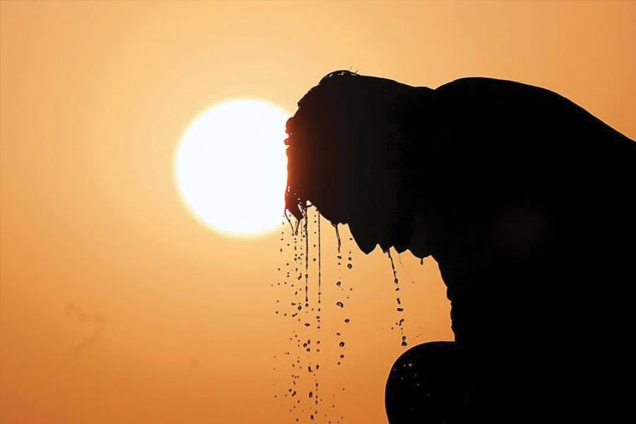 লক্ষ্মেশ্বরের মতোই অবস্থা বিজয়পুরার কালাকেরি গ্রামের। চাতকের মতো এক ফোঁটা বৃষ্টির আশায় দিন গুনছে কর্নাটকের এই গ্রাম। 