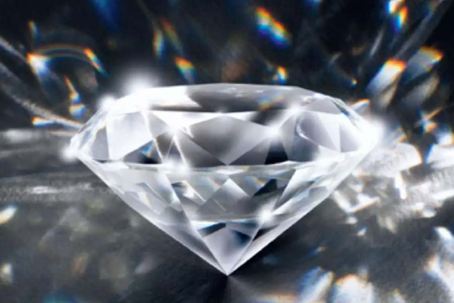 হিন্দুরা এই কৃষ্ণা নদীকে পবিত্র বলে মনে করেন। অন্ধ্রপ্রদেশের মধ্যে দিয়ে প্রবাহিত এই নদী দক্ষিণের চার রাজ্যে জল জোগায়। এক সময় গোটা দুনিয়ার দামি হিরের উৎস ছিল এই নদী। পৃথিবীতে প্রথম ১০টি দামি হিরের মধ্যে ৭টিই অন্ধ্রপ্রদেশ থেকে মিলেছে।