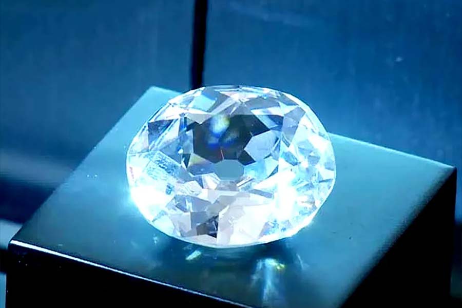 কয়েক জন ইতিহাসবিদ দাবি করেন, অন্ধ্রপ্রেদেশের গুণ্টুর জেলা থেকে উদ্ধার করা হয়েছিল কোহিনুর। তখন সেখানে রাজত্ব করছিল কাকটীয় বংশ। সেই রাজত্বকালে এক বিগ্রহের একটি চোখ ছিল এই কোহিনুর।