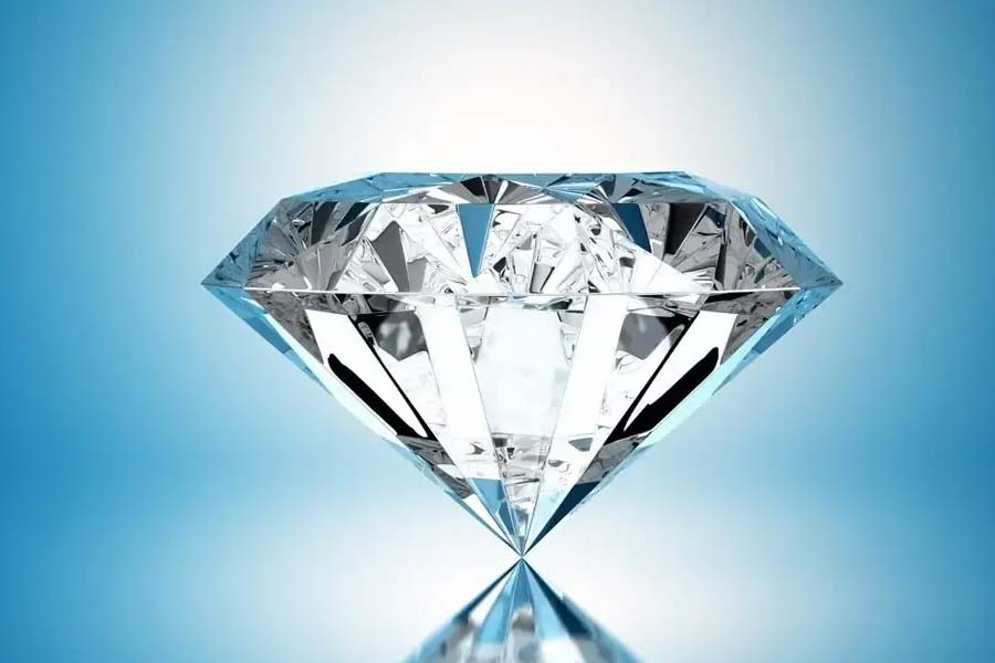 মনে করা হয়, আলাউদ্দিন খিলজির সেনাপতি মালিক কাফুর সেই হিরে লুট করে নিয়ে যান। তার পর হাত ঘুরে মোগলদের থেকে মহারাজা রঞ্জিৎ সিংহের হাতে আসে। শেষ পর্যন্ত ওঠে রানি ভিক্টোরিয়ার মুকুটে। সে ইতিহাস ভিন্ন।