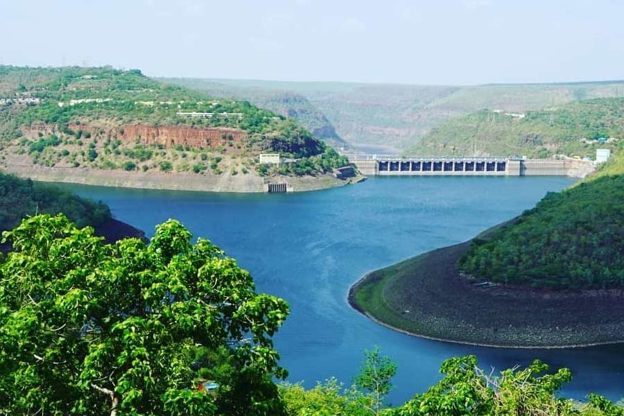 স্থানীয় ইতিহাসবিদদের উষ্মা, কৃষ্ণা নদী এবং আশপাশের অঞ্চল থেকে হিরে খোঁজার বিষয়ে তেমন পদক্ষেপ করা হয় না। এই নিয়ে উদাসীনতা রয়েছে। স্বাধীনতার পর থেকে সে ভাবে কোনও চেষ্টাই করা হয়নি বলে অভিযোগ তাঁদের।