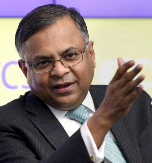 টাটা গোষ্ঠীতে চন্দ্রের প্রবেশ ঘটেছিল আশির দশকের শেষ দিকে। ১৯৮৭ সালে টিসিএসে যোগ দেন তিনি। শিক্ষানবিশ হিসাবে কাজ পেলেও পরের দু’দশকে সাফল্যের সিঁড়ি বেয়ে তরতরিয়ে উপরে উঠেছিলেন তিনি।