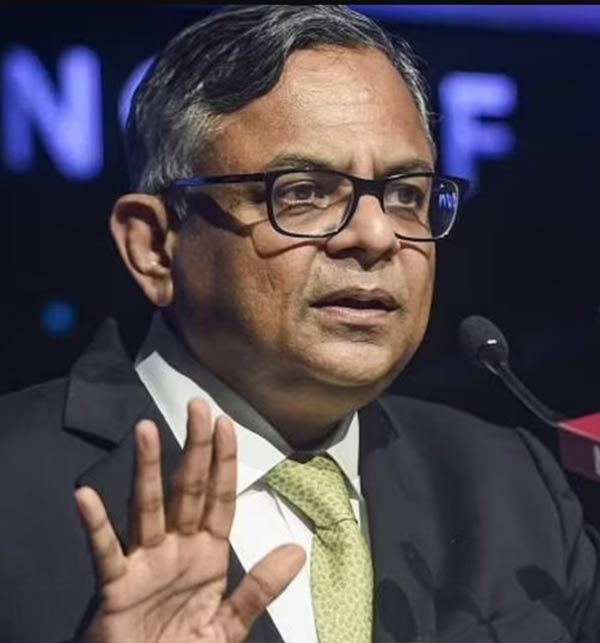 চন্দ্রই প্রথম ব্যক্তি যিনি পার্সি সম্প্রদায়ভুক্ত না হলেও প্রথম বার টাটা গোষ্ঠীর সর্বোচ্চ পদে বসেছেন। সে সময় একটি সার্চ কমিটির সুপারিশের মাধ্যমে নিয়োগ করা হয়েছিল চন্দ্রকে।