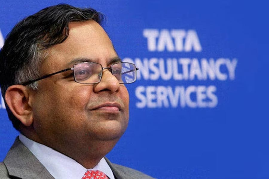 চলতি মাসে চন্দ্রকে নিয়ে একটি তথ্যচিত্র মুক্তি পেয়েছে। নেটফ্লিক্সের ‘ওয়ার্কিং: হোয়াট উই ডু অল ডে’ নামে ওই তথ্যচিত্রে তাঁর ব্যক্তিগত জীবনের ঝলক দেখতে পাওয়া গিয়েছে। ওই তথ্যচিত্রে সঞ্চালকের ভূমিকায় রয়েছেন আমেরিকার প্রাক্তন প্রেসিডেন্ট বারাক ওবামা।