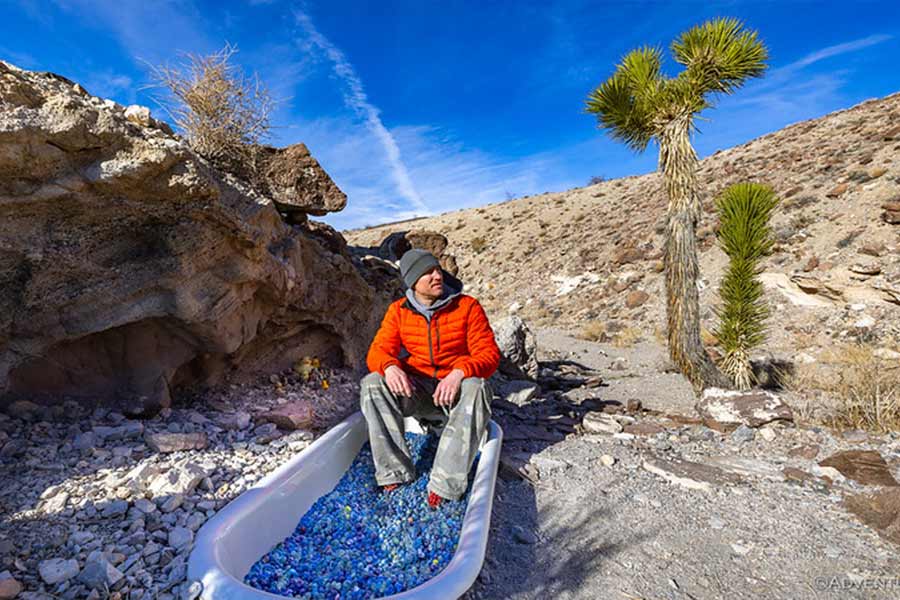 জনমানবশূন্য প্রান্তে একখানা আস্ত বাথটাব কী ভাবে পৌঁছল? প্রকৃতির কোন রহস্য লুকিয়ে রয়েছে এতে? প্রশ্ন ওঠা স্বাভাবিক।