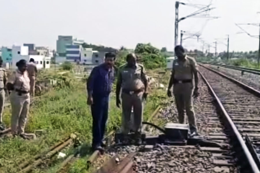 Man damages Signal Box after fight with girlfriend in Tamil Nadu.