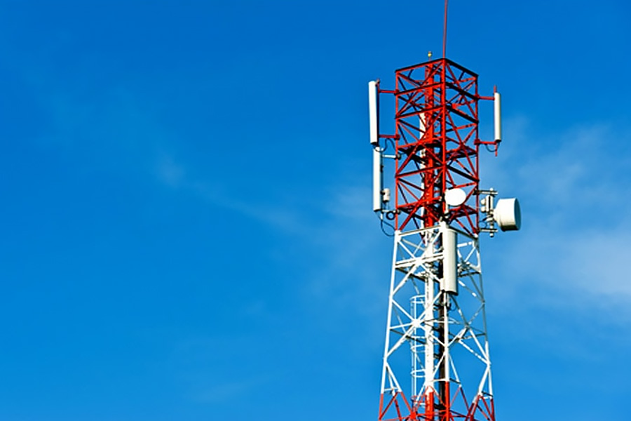 তিন, মোবাইল টাওয়ার চুরি—  একটা আস্ত মোবাইল টাওয়ারও চুরি গিয়েছিল বিহারে। মুজফ্ফরনগরে ঘটেছিল ঘটনাটি। এক রাতের মধ্যেই চোরেরা এলাকা থেকে গায়েব করে দিয়েছিল টাওয়ারটিকে। কিন্তু কী ভাবে মোবাইলের টাওয়ার চুরি করা হল, তা ভেবেই পাচ্ছিলেন না এলাকার বাসিন্দারা।