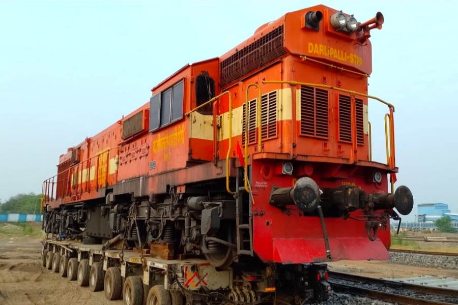 ছয়, ট্রেন চুরি— বিহারে একটি ট্রেনের ইঞ্জিনও চুরি করে নিয়েছিল চোরেরা। ডিজেলচালিত সেই ইঞ্জিন মেরামতির জন্য পাঠানো হয়েছিল বারাউনিতে। সেখান থেকেই চোরেদের একটি দল ইঞ্জিন নিয়ে উধাও হয়ে যায়।