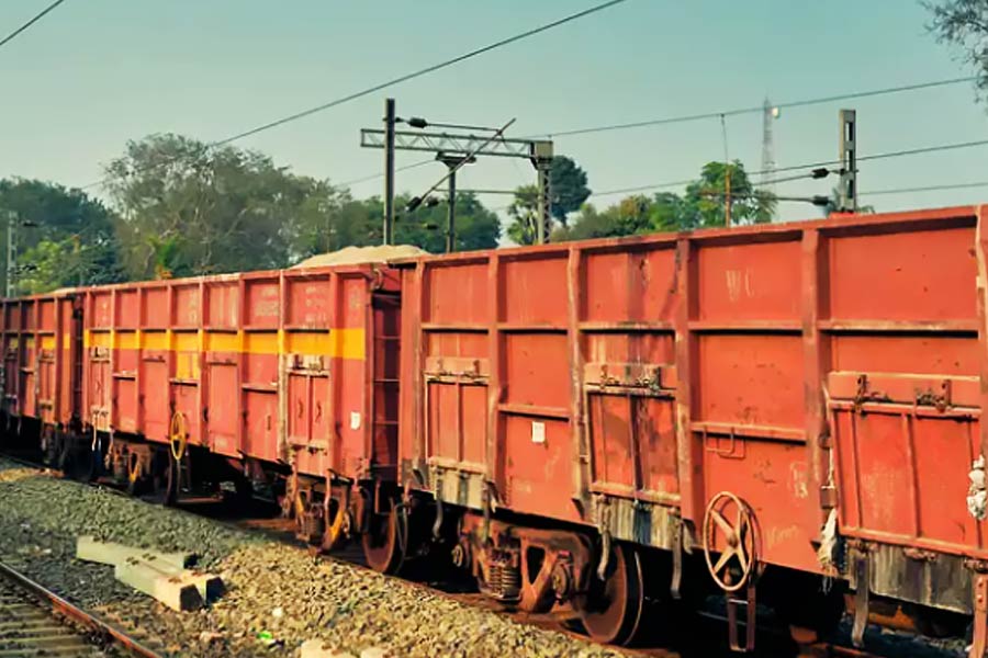 Four labourers crushed to death by goods train in Odisha\\\'s Jajpur station, 4 others injured