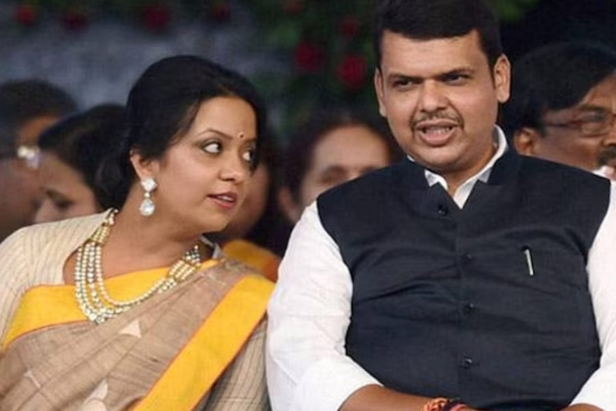 Image of Devendra Fadnavis and Amruta Fadnavis