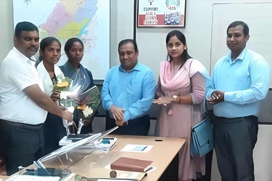 Image of Govt. Official with topper girl.