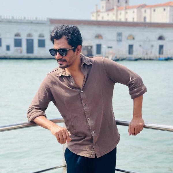 চলতি বছরেই মুক্তি পাওয়ার কথা নওয়াজ়উদ্দিন অভিনীত ‘হড্ডি’ ছবিটি। এই ছবির প্রথম ঝলকে নারীর বেশ ধারণ করে প্রকাশ্যে আসেন নওয়াজ। প্রথম ঝলক দেখে আন্দাজ করা যায় যে ‘হড্ডি’ ছবিতে ছকভাঙা চরিত্রে অভিনয় করতে দেখা যাবে নওয়াজকে। নতুন ছবি মুক্তির আগেই বলিজগতের গোপন কথা ফাঁস করলেন অভিনেতা।