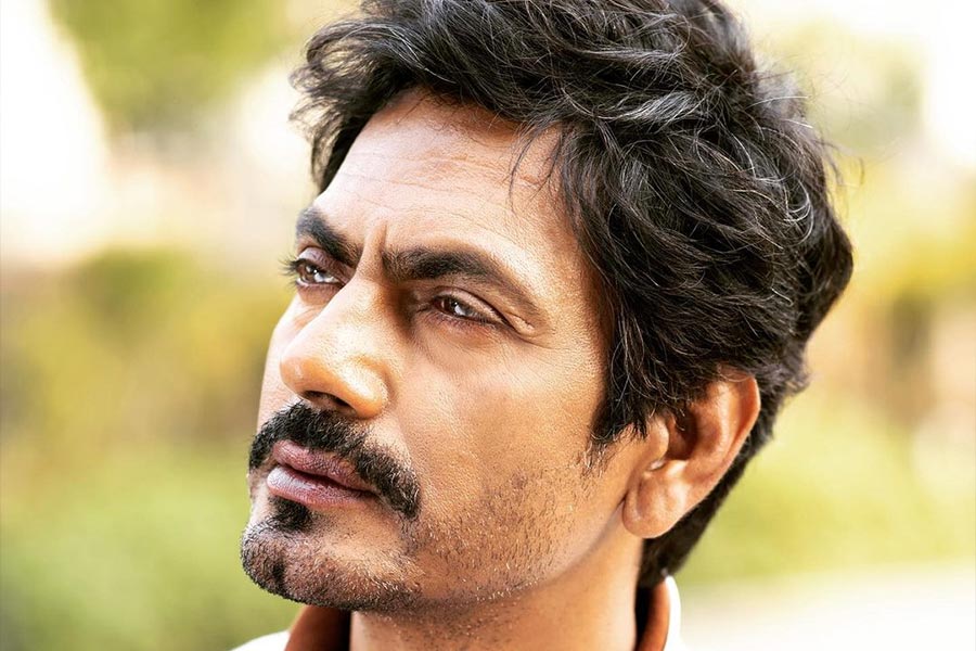 ইন্ডাস্ট্রিতে যে ভেদাভেদ রয়েছে তা বোঝানোর জন্য নিজের জীবনের কথা উল্লেখ করেন নওয়াজ়। তিনি জানান, কেরিয়ারের শুরুতে যখন ছোটখাটো চরিত্রে অভিনয় করতেন তখন দেখতেন মধ্যাহ্নভোজের সময় তারকারা তাঁবুঘেরা একটি জায়গায় চলে যেতেন।