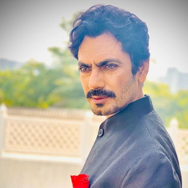 আগ্রহ জাগায় নওয়াজ়ও এক দিন তাঁবুর ভিতর যান। তাঁবুর ভিতর উঁকি দেওয়ার পর তিনি যে দৃশ্য দেখেন তা তিনি কল্পনাও করতে পারেননি। তারকাদের জন্য আয়োজন করা হয়েছে এলাহি সমস্ত খাবারের। খাবার সময় যেন কষ্ট না হয়, তার জন্য ছিল আরামদায়ক পরিবেশও।