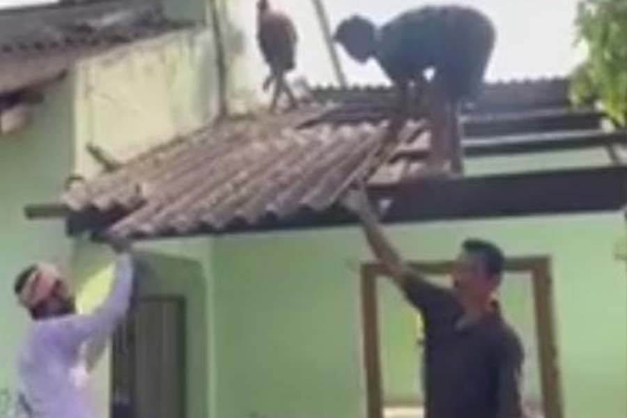 ভাঙা হচ্ছে বাহানগা হাই স্কুল।