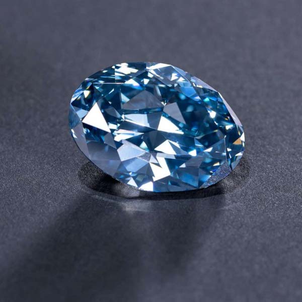 সেই সোনালি হিরে ১৯৮০ সাল নাগাদ আফ্রিকার কঙ্গোতে মিলেছিল। খনি থেকে উত্তোলন করা পাথরের মধ্যে সেই সোনালি হিরে খুঁজে পেয়েছিল নাকি ছোট্ট এক মেয়ে। 