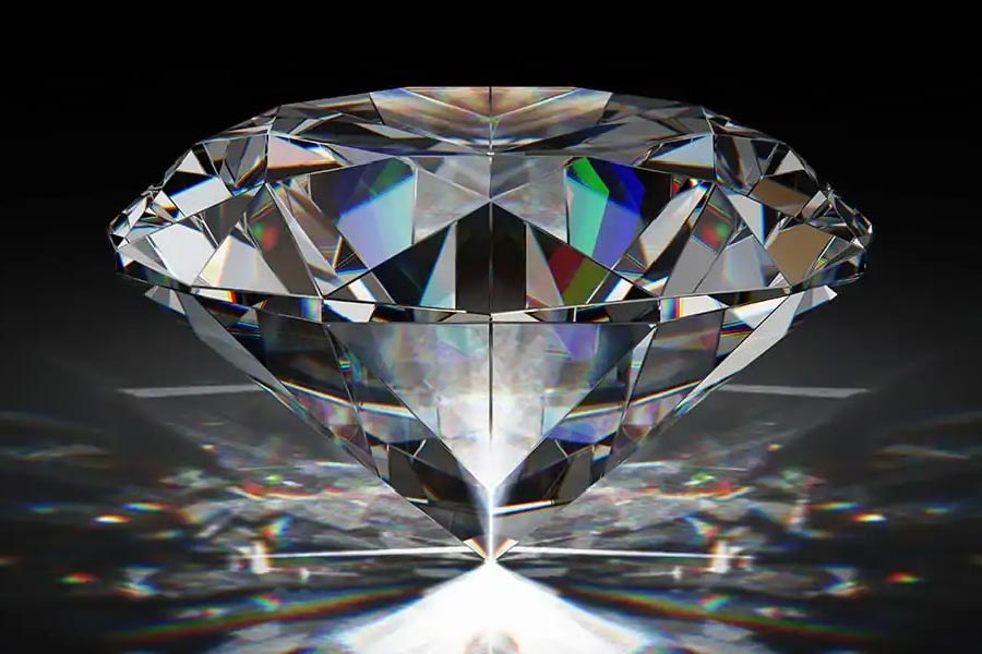 ২০২২ সালে সদবি নিলামঘরে এই নেকলেস প্রদর্শন করা হয়েছিল। সেখানে দেখা গিয়েছিল, নেকলেসের নীচে ঝোলা সেই সোনালি হিরে নতুন করে কাটা হয়েছে। এর ফলে সেই হিরের গভীরতা আর ঔজ্জ্বল্য আরও বেড়ে গিয়েছিল।