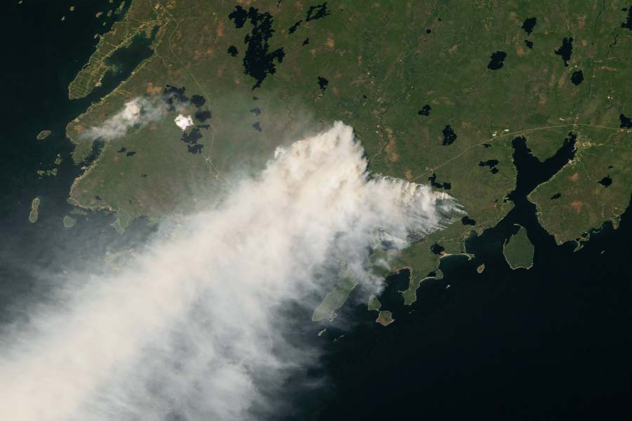 Image of Wildfires rage in Canada