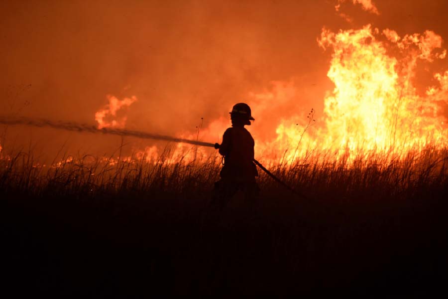 Image of Wildfires rage in Canada