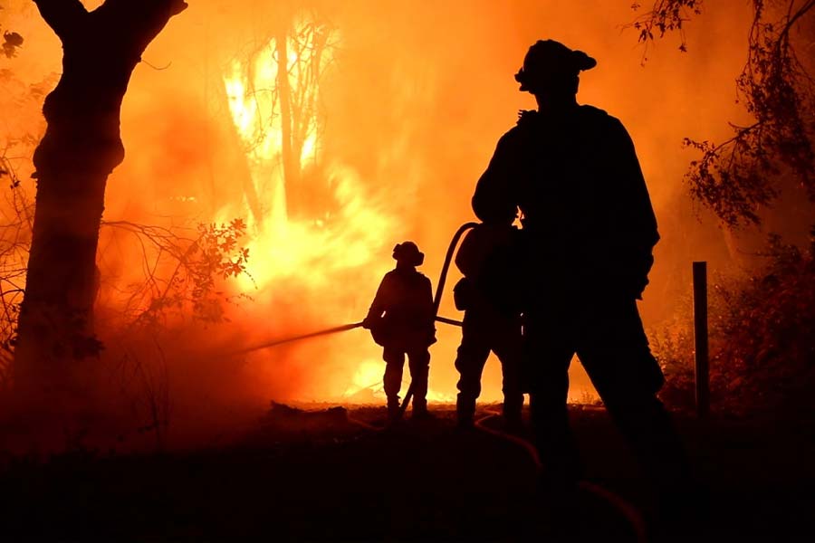 Image of Wildfires rage in Canada