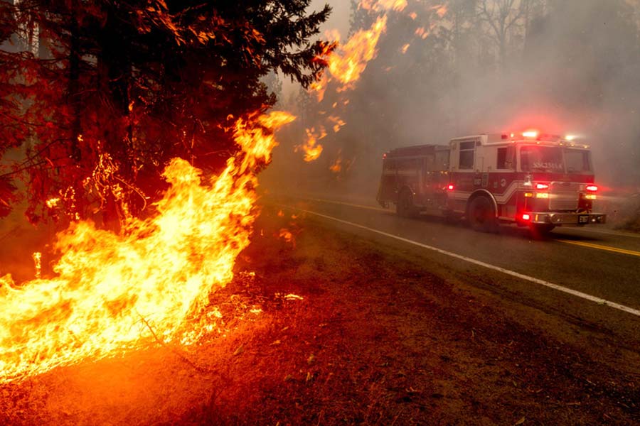 Image of Wildfires rage in Canada
