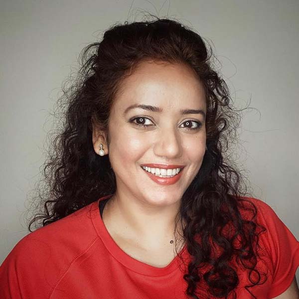 সেই শুরু। তার পর বলিউডে একের পর এক ছবিতে অভিনয় করেছেন শ্রেয়া। অবশ্য নায়িকা হিসাবে তাঁর আত্মপ্রকাশ ঘটেনি।