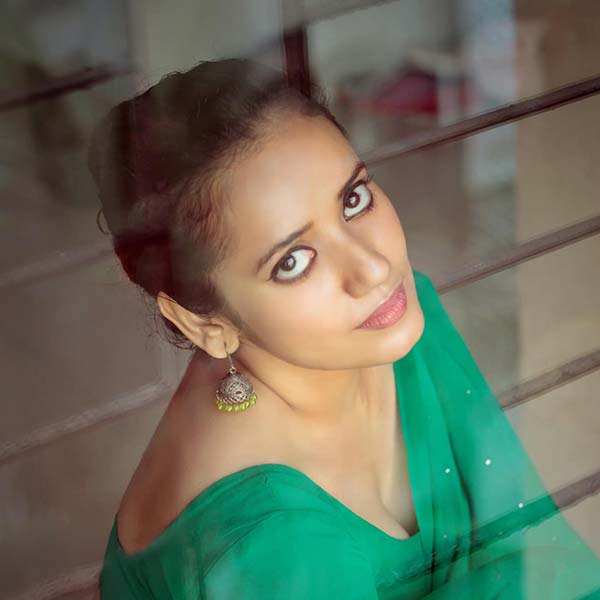  ওই ছবিতে শ্রেয়ার অভিনয় মন ছুঁয়েছিল চলচ্চিত্র সমালোচকদের। তার পর আর তাঁকে পিছন ফিরে তাকাতে হয়নি। একের পর এক ছবিতে নানা চরিত্রে নিজেকে মেলে ধরেছেন শ্রেয়া।