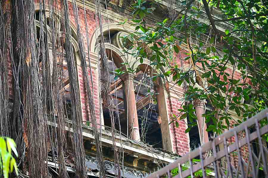 সুবোধচন্দ্রের সেই প্রাসাদোপম বাড়ি আজ ভগ্নদশায়।                                                                                                                                     