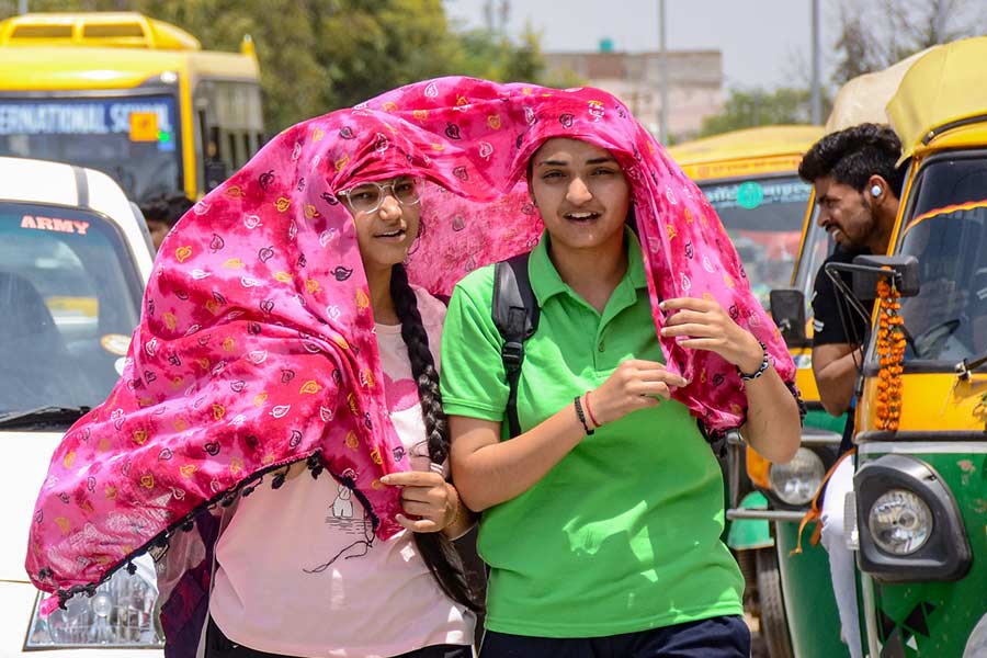 মরুভূমি আর সমতলে তাপের এমন তারতম্য কেন? কেন রাজস্থানে ৪৫ ডিগ্রি তাপমাত্রা সহনীয়, কিন্তু বাংলায় নয়? নেপথ্যে রয়েছে বিজ্ঞানের কিছু অকাট্য যুক্তি।