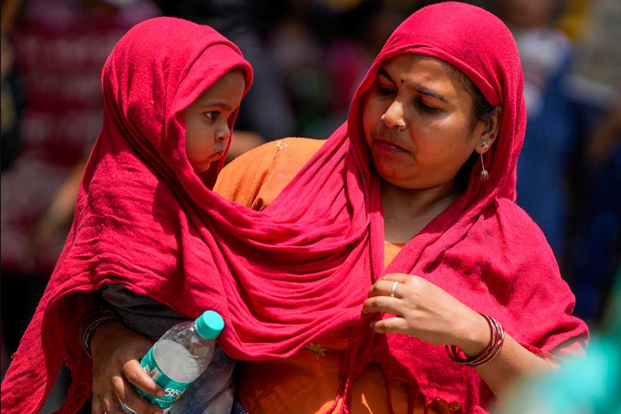 ঘাম শরীর থেকে সমস্ত শক্তি শুষে নেয়। এর ফলে মানুষের মৃত্যু পর্যন্ত হতে পারে। নিরক্ষীয় অঞ্চলে তাপের কারণে মৃত্যুর অন্যতম কারণ এটাই। সম্প্রতি দক্ষিণ ও দক্ষিণ-পূর্ব এশিয়ায় তাপের এই প্রাণঘাতী প্রভাব দেখা গিয়েছে।