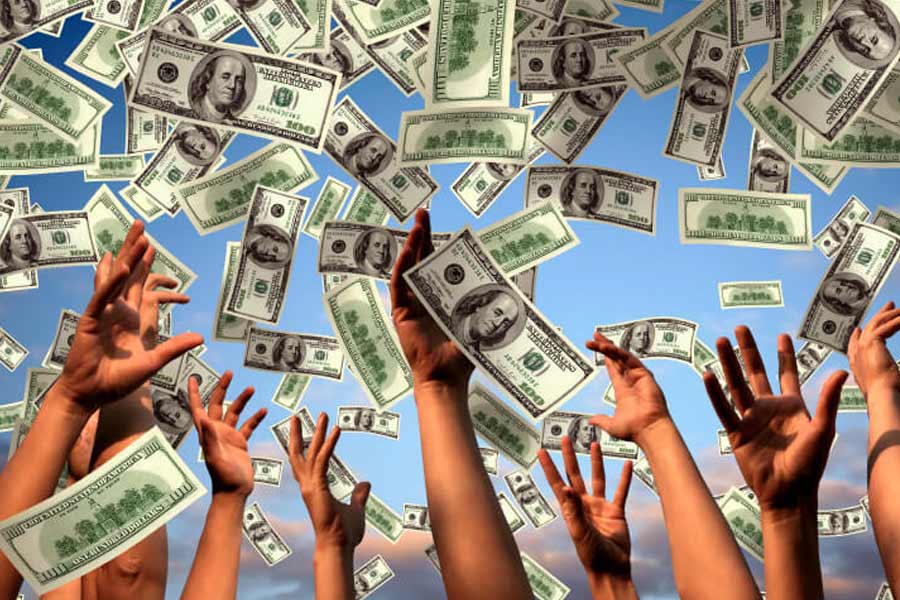 একটি সংবাদ মাধ্যমকে স্টেফান সাক্ষাৎকারে জানিয়েছিলেন, যত বার বিজয়ী লটারির নম্বর অনুমান করেছেন, তত বার তা সঠিক হয়েছে। ছোটখাটো অর্থমূল্য শুধু নয়, বড় বড় জ্যাকপটও জিতেছেন তিনি।