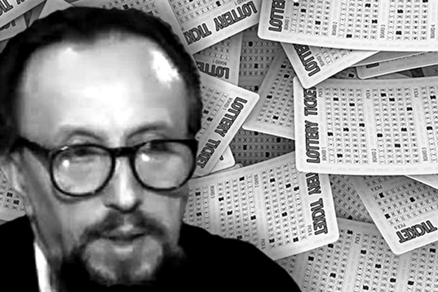 রোমানিয়া, অস্ট্রেলিয়া, আমেরিকা থেকে লটারির টিকিট কেনা শুরু করেন স্টেফান। প্রতি বারই তিনি জিততে শুরু করেন। এতে রীতিমতো চটে যায় লটারি সংস্থাগুলি।